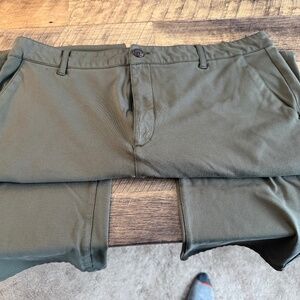 True Classic Comfort Fit Mens Chino pants - Olive green